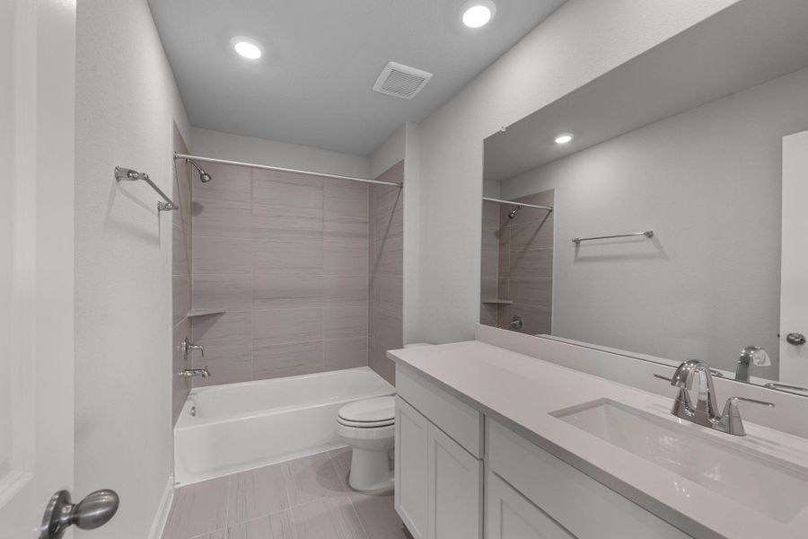 Furnished interior view inside a new home in Westridge Cove, Conroe (Image 7).