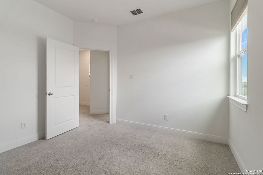 Spacious, unfurnished interior of a new home in Woodbridge Farms, La Vernia (Image 45).