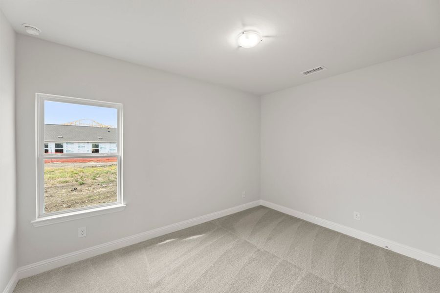 Spacious, unfurnished interior of a new home in Creekside, Royse City (Image 23).