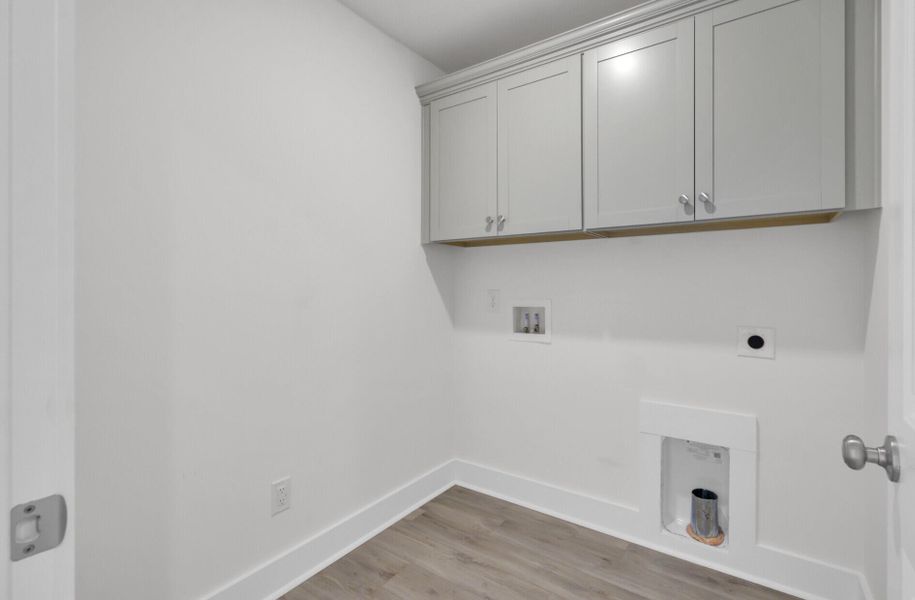 Spacious, unfurnished interior of a new home in Six Oaks, Summerville (Image 56).