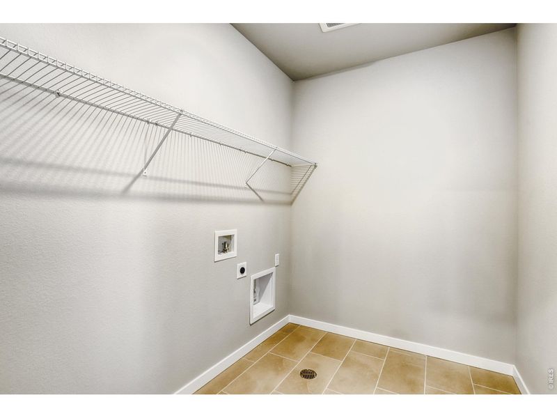 Spacious, unfurnished interior of a new home in Farmstead, Berthoud (Image 40).