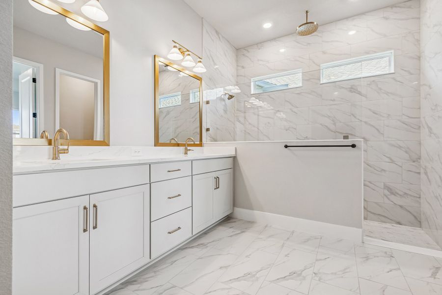 The Wagoner - Owner's Bath