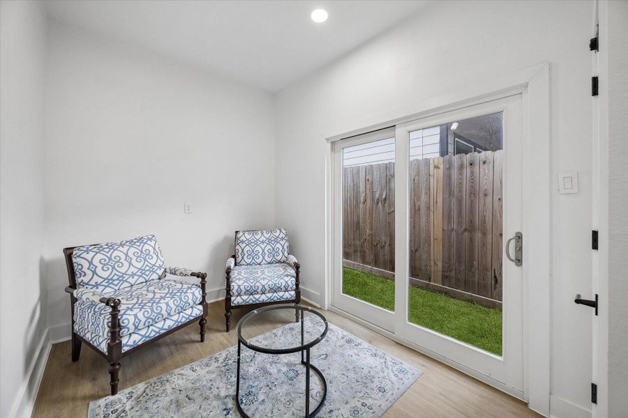 Sliding glass door on the entry level opens straight to the fenced yard. Good room for a home office, guest suite, or workout space set apart from the main living areas. Sliding glass door on the entry level opens straight to the fenced yard. Good room for a home office, guest suite, or workout space set apart from the main living areas.