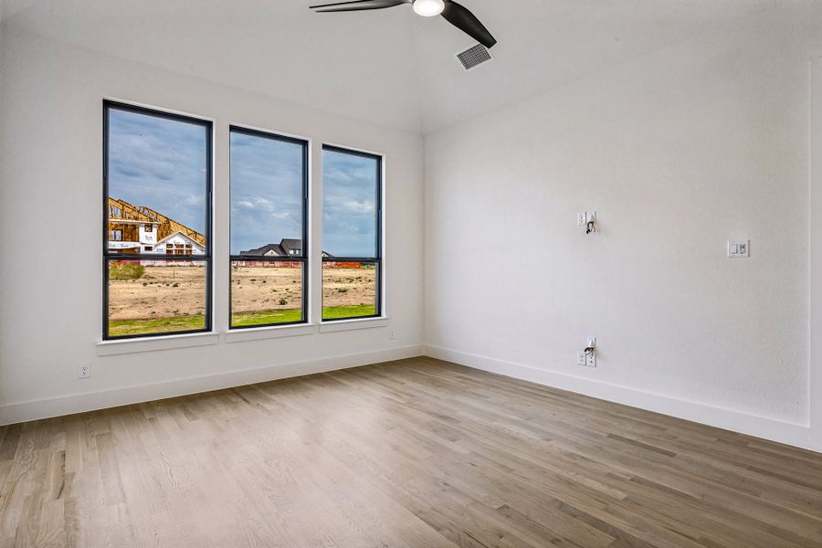 Spacious, unfurnished interior of a new home in Hilltop Ranch, Leander (Image 23).