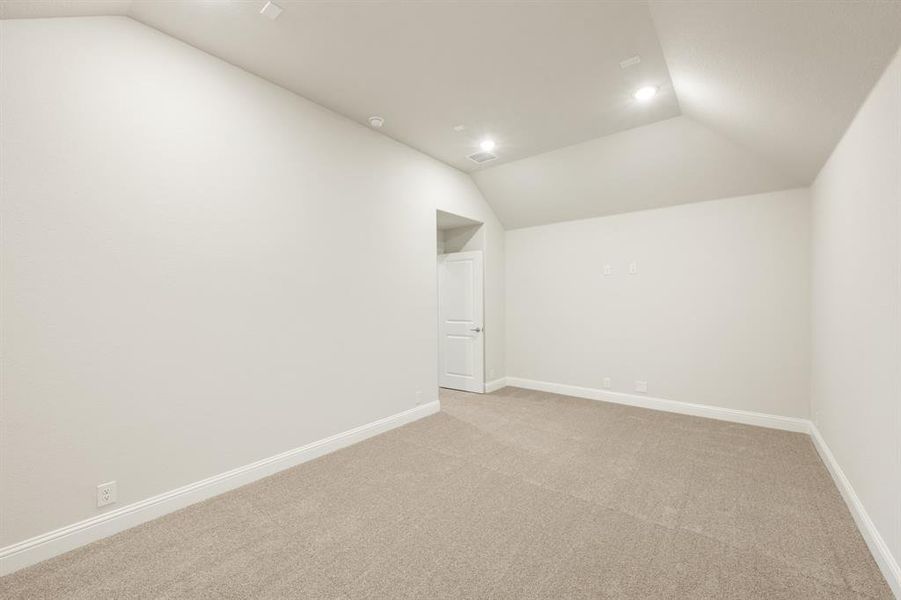 Spacious, unfurnished interior of a new home in Ridgepoint, Midlothian (Image 32).