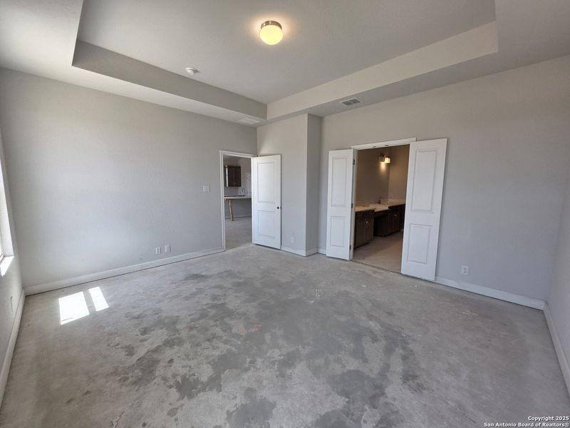 Spacious, unfurnished interior of a new home in The Heights at Saddlebrook Ranch 60's, Schertz (Image 9).
