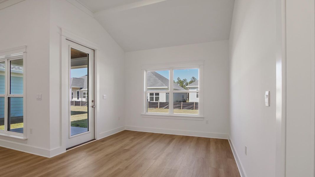 Spacious, unfurnished interior of a new home in Breakfast Point East Phase II, Panama City Beach (Image 19).