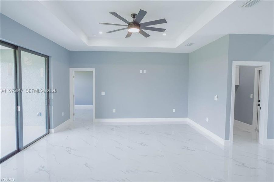 Spacious, unfurnished interior of a new home in , Lehigh Acres (Image 5).