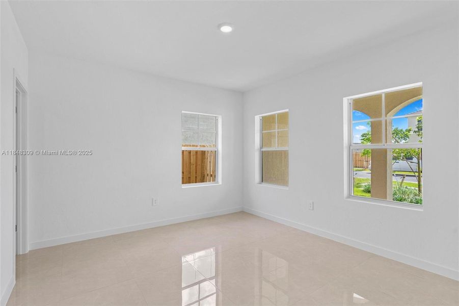 Spacious, unfurnished interior of a new home in , Homestead (Image 22).