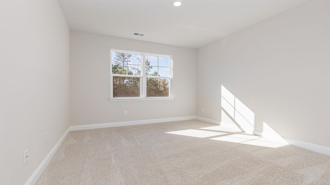 Spacious, unfurnished interior of a new home in The Preserve at Shaftesbury Glen, Conway (Image 19).