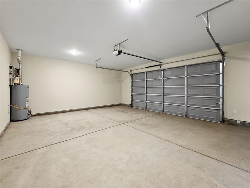 Spacious, unfurnished interior of a new home in , Austell (Image 22).