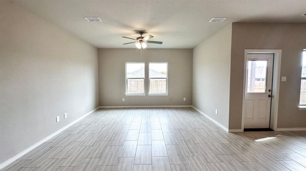 Spacious, unfurnished interior of a new home in Sunnycreek, Fort Worth (Image 11). Spacious, unfurnished interior of a new home in Sunnycreek, Fort Worth (Image 11).