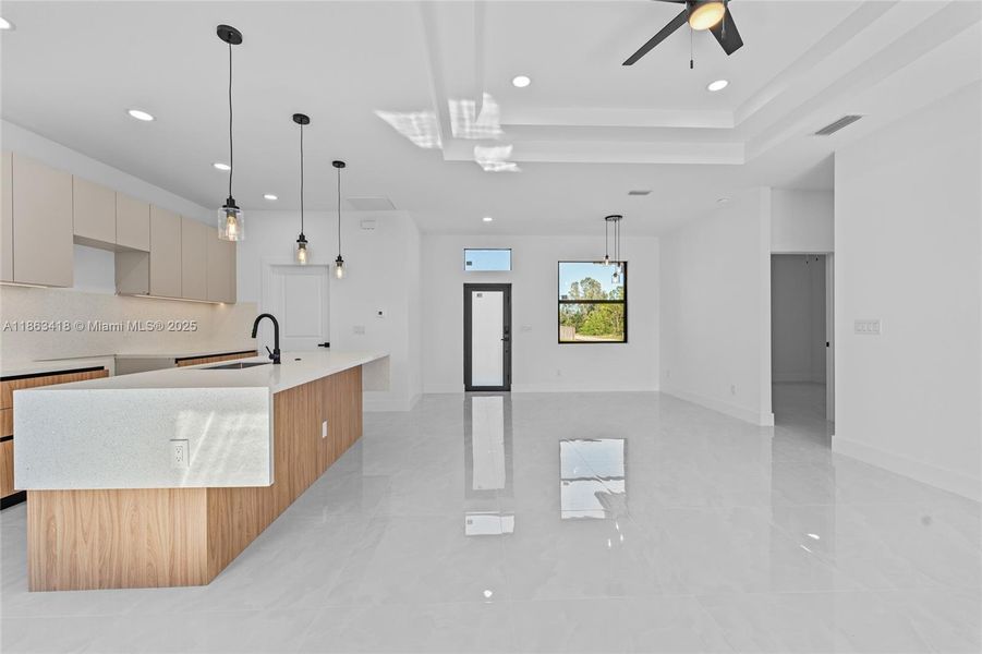 Spacious, unfurnished interior of a new home in , Lehigh Acres (Image 12).