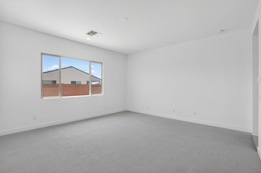 Spacious, unfurnished interior of a new home in Stonehaven, Glendale (Image 32).