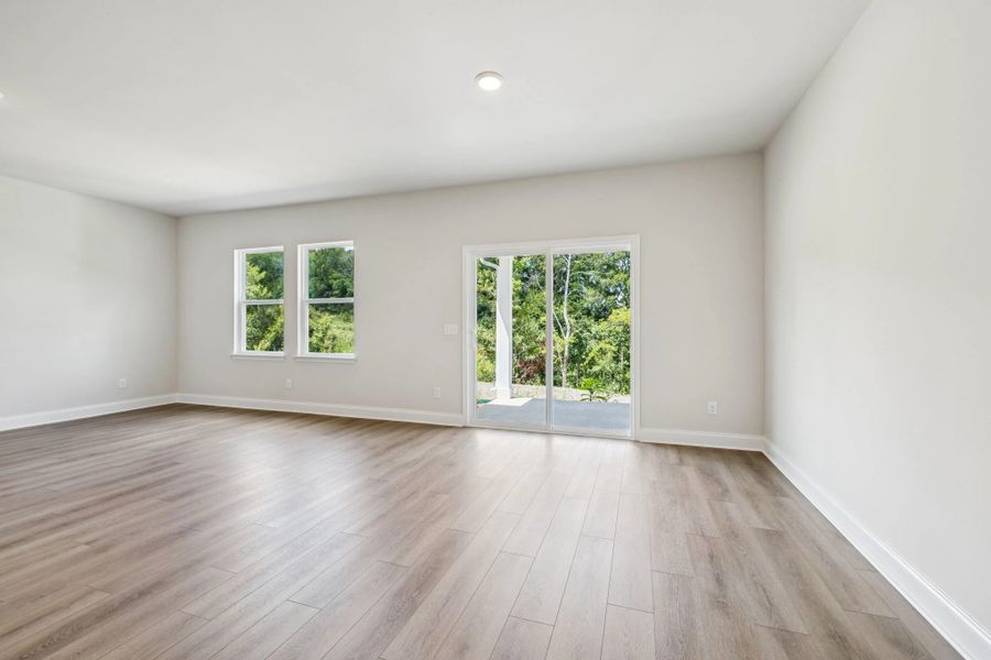 Spacious, unfurnished interior of a new home in Cades Bluff, Lebanon (Image 28).