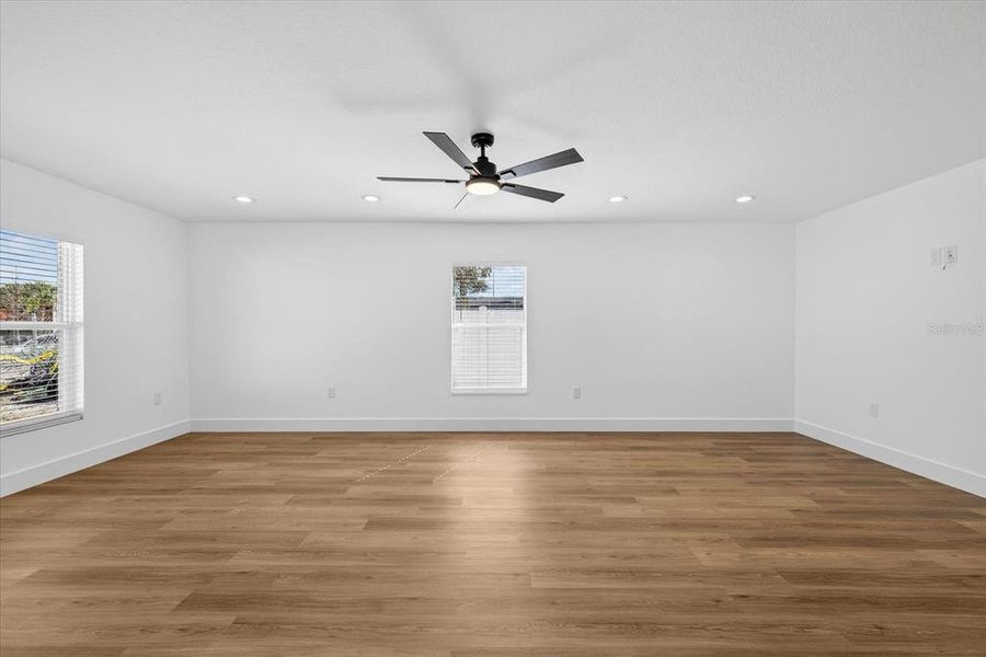 Spacious, unfurnished interior of a new home in , Tampa (Image 15).