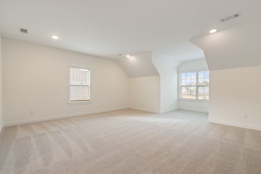 Spacious, unfurnished interior of a new home in Myers Park, Arlington (Image 25).