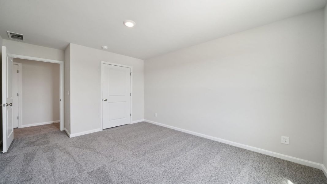 Spacious, unfurnished interior of a new home in Tooley Harbor, Elizabeth City (Image 27).