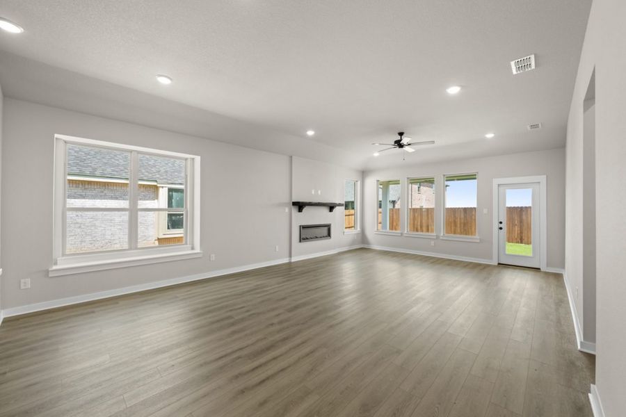 Representative unfurnished interior of a home built from the Sunterra Rowan 2104 by Brohn Homes in Sunterra, Katy (Image 11).