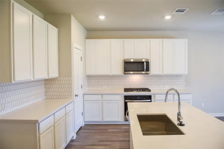 Light & Bright Open Concept Kitchen