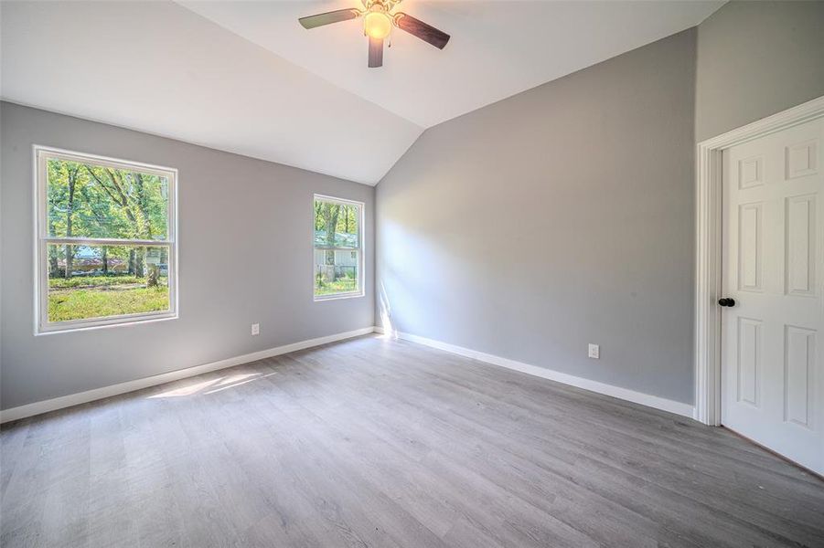 Spacious, unfurnished interior of a new home in , Payne Springs (Image 12).