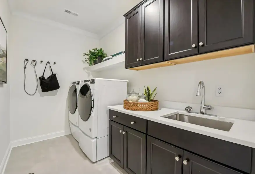 Logan Model Laundry, Windell Woods - 4 of 15