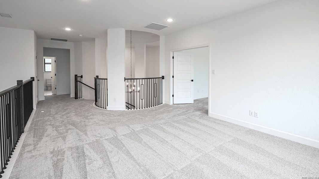 Spacious, unfurnished interior of a new home in Johnson Ranch, Bulverde (Image 20).