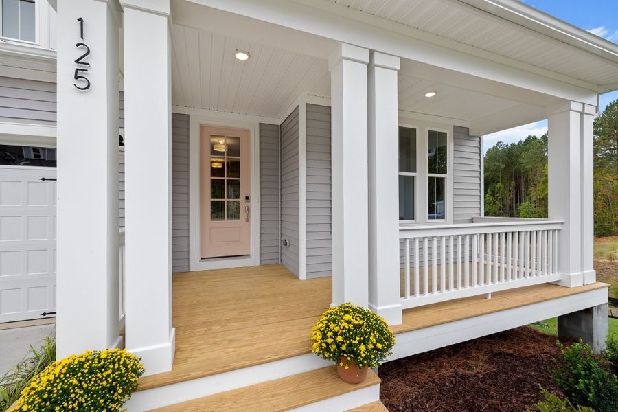 Representative exterior details of a home built from the The Hampton by RobuckHomes in Baylee Ridge, Selma (Image 78).
