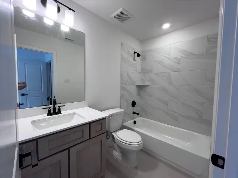 Furnished interior view inside a new home in Sienna 40', Missouri City (Image 7). Furnished interior view inside a new home in Sienna 40', Missouri City (Image 7).