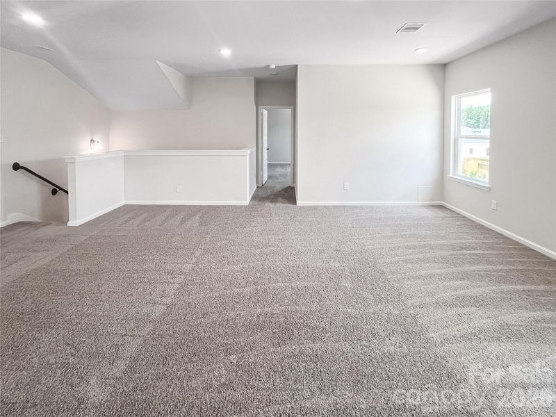 Spacious, unfurnished interior of a new home in Sunset Meadows, Charlotte (Image 18).