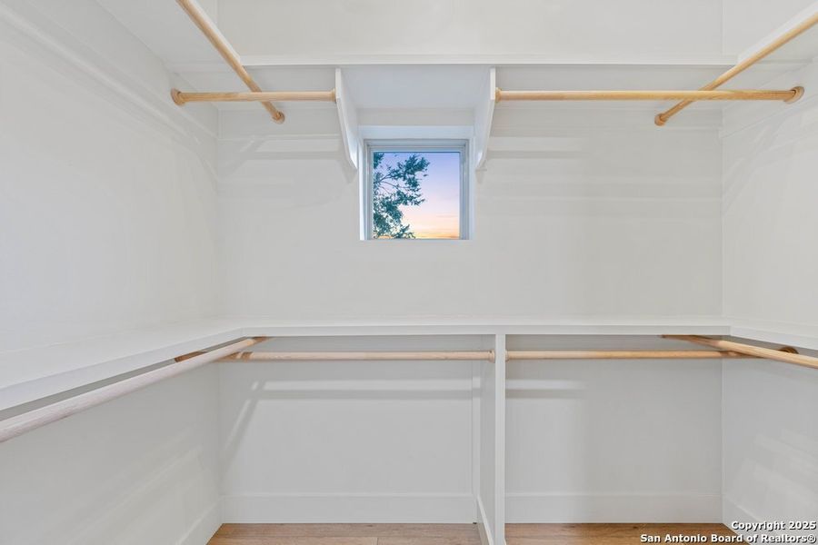 Spacious, unfurnished interior of a new home in , Canyon Lake (Image 11).