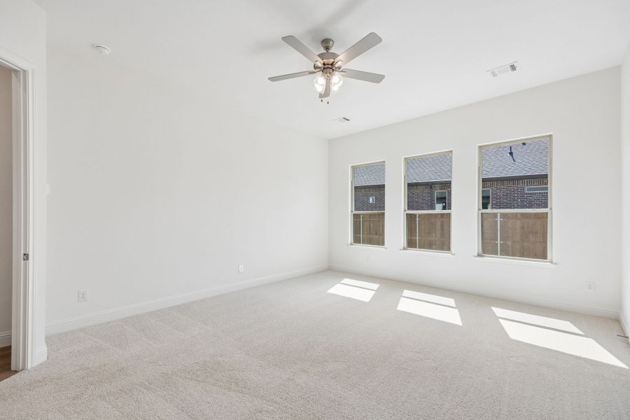 Spacious, unfurnished interior of a new home in Sheppard's Place, Waxahachie (Image 26).