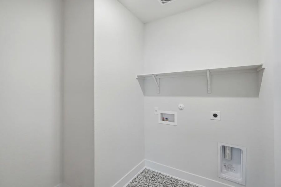 Spacious, unfurnished interior of a new home in Rose Hill, San Antonio (Image 34).