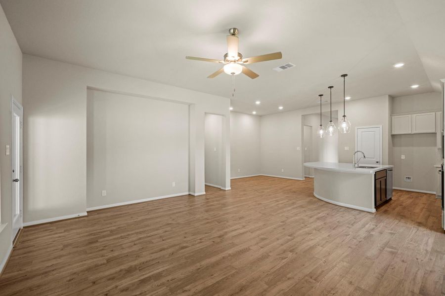 Spacious, unfurnished interior of a new home in Two Step Farm, Montgomery (Image 15).