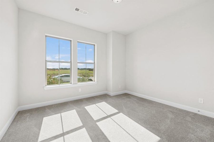 Spacious, unfurnished interior of a new home in Myrtle Creek, Waxahachie (Image 18).