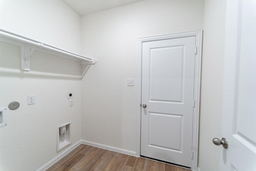 Spacious, unfurnished interior of a new home in Cielo, Conroe (Image 8).