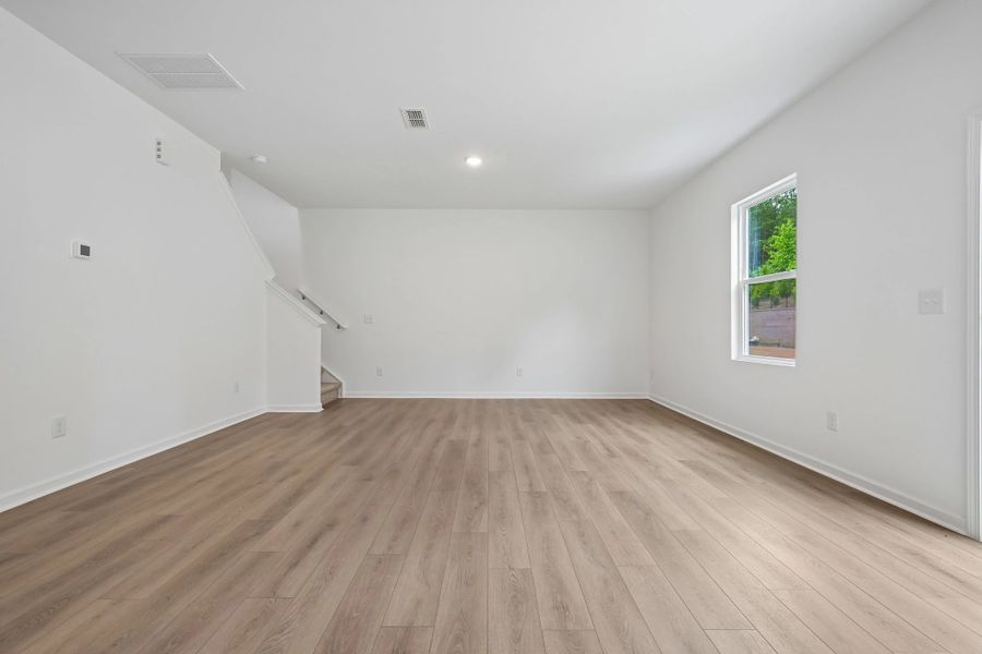Spacious, unfurnished interior of a new home in Middleton Farms, Middlesex (Image 25).