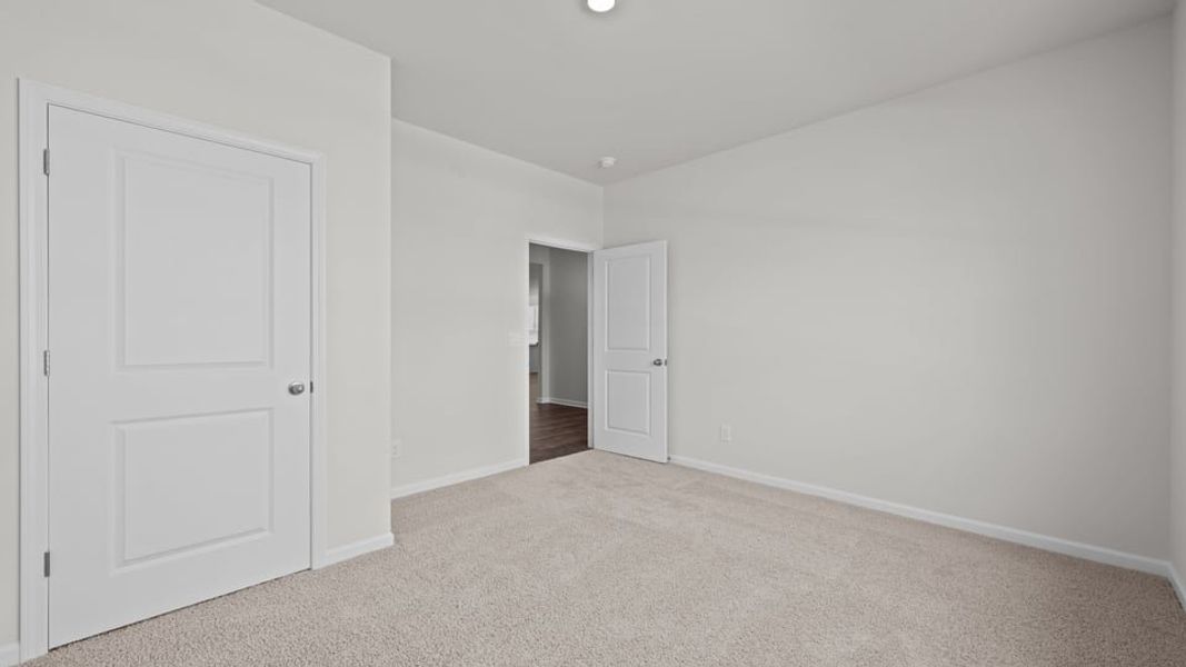 Spacious, unfurnished interior of a new home in Cambridge Park, Mebane (Image 20).