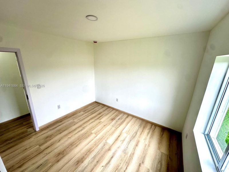 Spacious, unfurnished interior of a new home in , Florida City (Image 16).