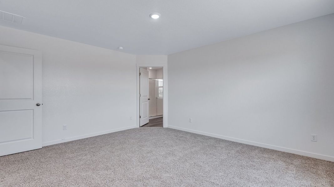 Spacious, unfurnished interior of a new home in Silver Peaks, Lochbuie (Image 25). Spacious, unfurnished interior of a new home in Silver Peaks, Lochbuie (Image 25).