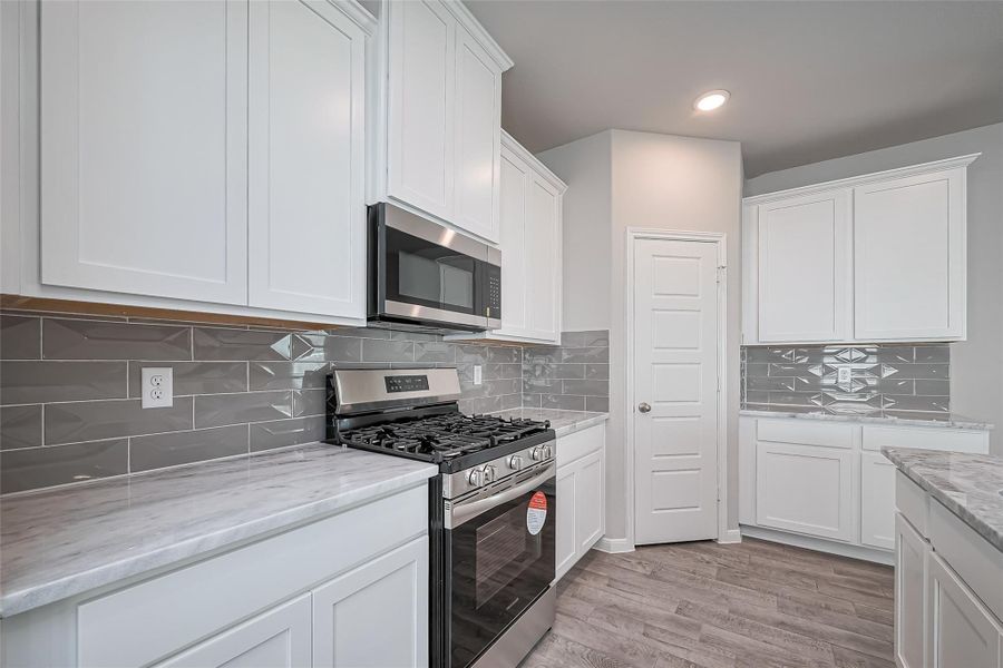 Furnished interior view inside a new home in River Ranch, Dayton (Image 7).