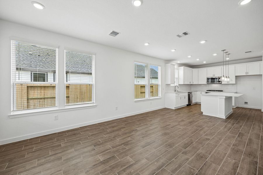 Spacious, unfurnished interior of a new home in Windcress, Cove (Image 22).