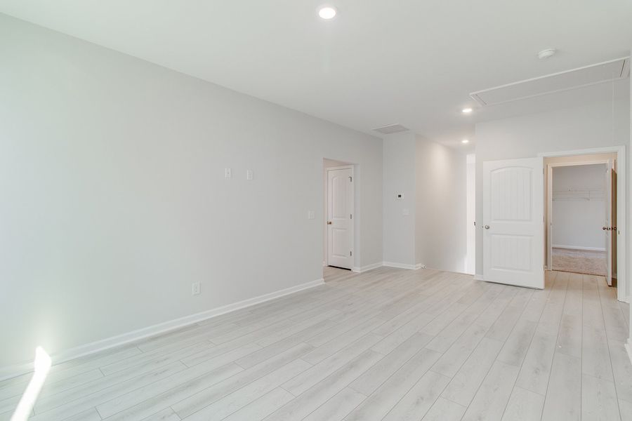 Spacious, unfurnished interior of a new home in Hendrix Farms, Lexington (Image 36).