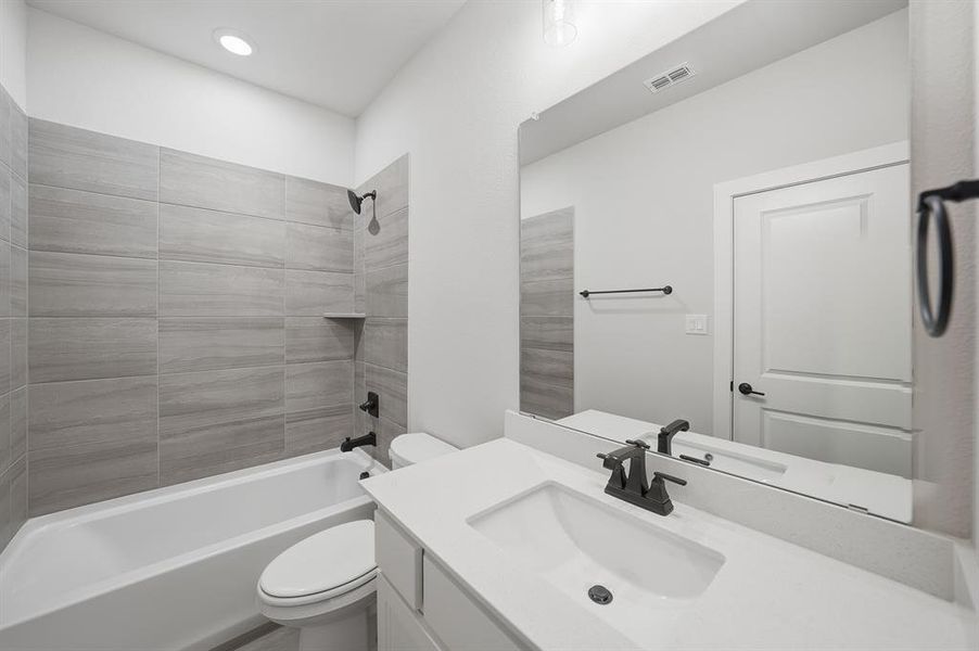 Furnished interior view inside a new home in Quail Hollow, Rockwall (Image 10).