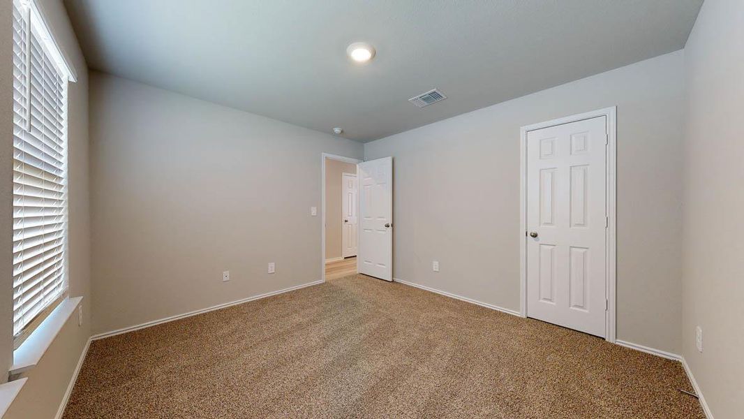 Spacious, unfurnished interior of a new home in Turnbo Ranch, Killeen (Image 15).