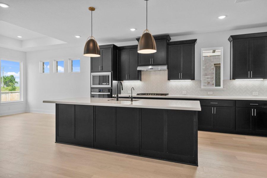Large Center Island in Kitchen