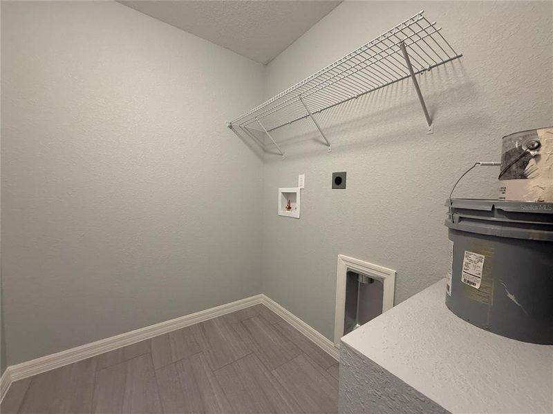 Spacious, unfurnished interior of a new home in , Dunnellon (Image 8).