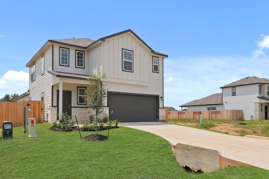 Front exterior of a new home in Sherwood Glen, Conroe, TX, highlighting curb appeal (Image 2). Front exterior of a new home in Sherwood Glen, Conroe, TX, highlighting curb appeal (Image 2).