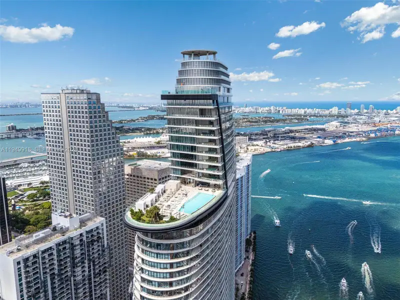 Condo located in Miami, FL showcasing its design and architecture (Image 26).