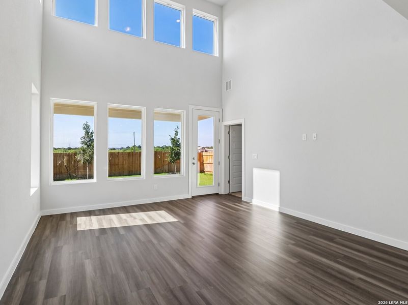 Spacious, unfurnished interior of a new home in Talley Fields, San Antonio (Image 16).